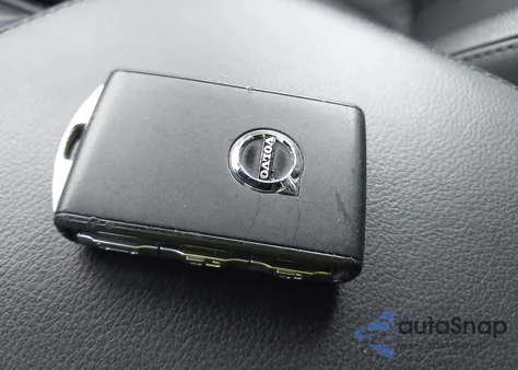 2023 Volvo Xc60 B5 Core z USA, uszkodzony, nr VIN YV4L12RV5P1198905